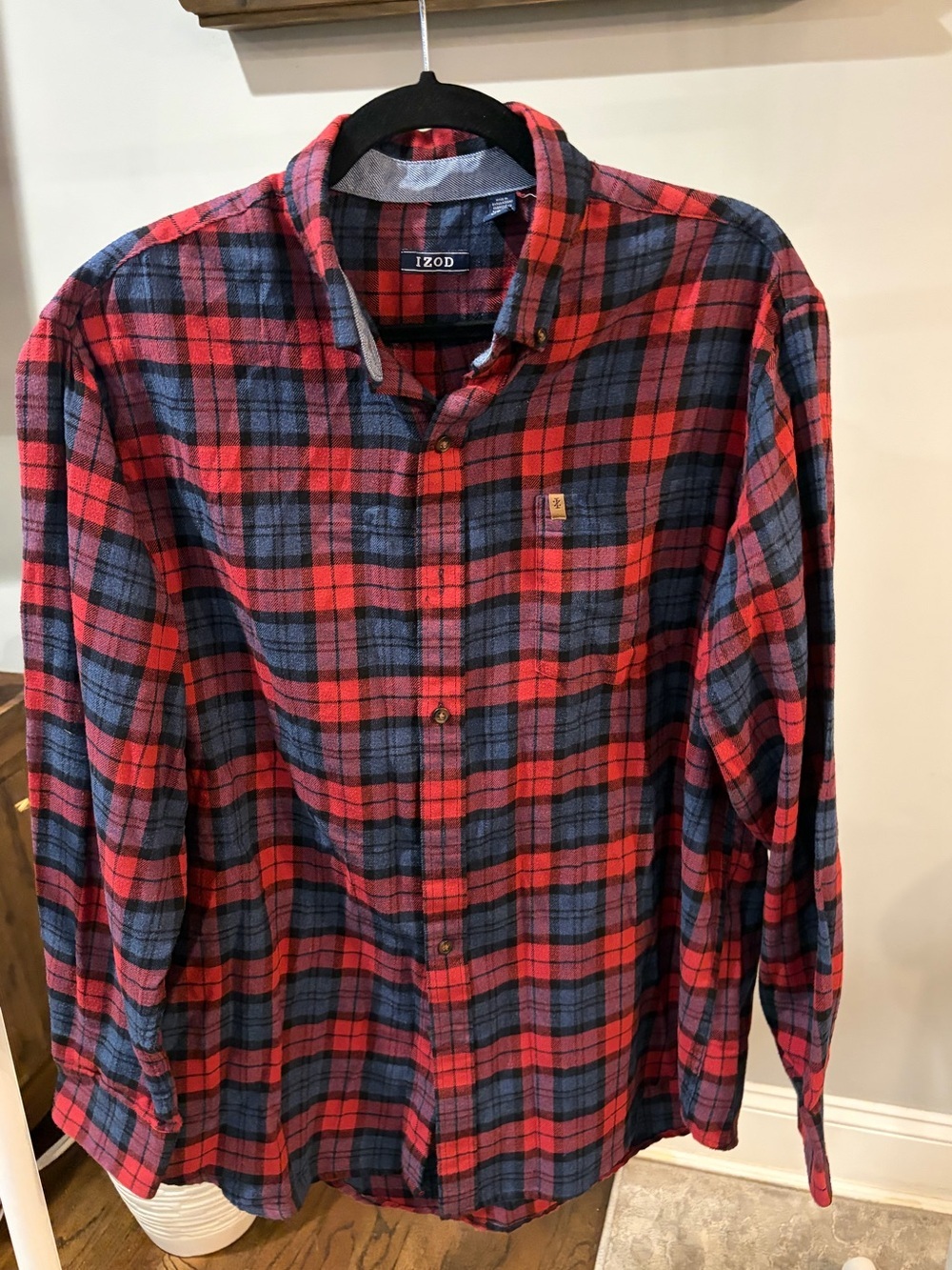 IZOD Men’s Red & Navy Plaid Button-Up Shirt size large